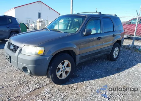 2005 Ford Escape Xlt z USA, uszkodzony, nr VIN 1FMYU93125KC72881